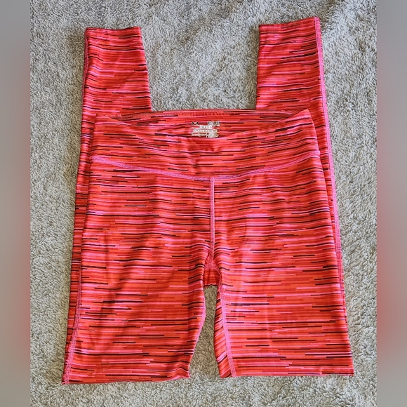 Under Armour Pants - NWOT UNDER ARMOUR compression leggings